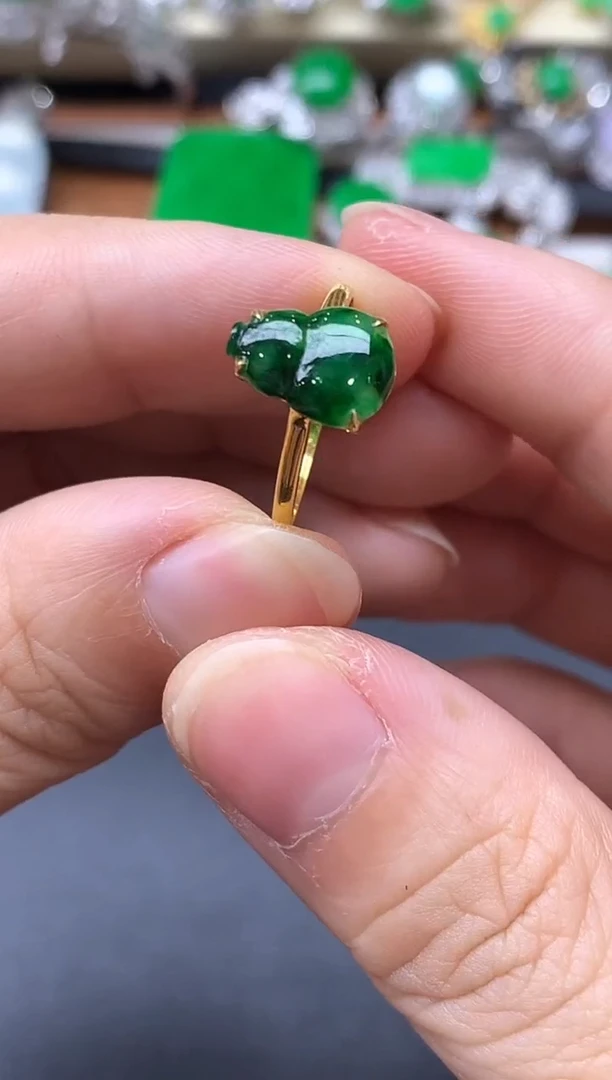 18K金镶嵌戒指翡翠241-中国好珍宝