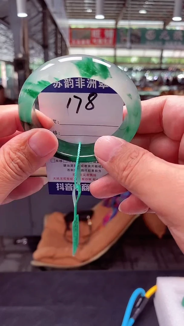 未镶嵌手镯石英质玉（非洲翠）54+