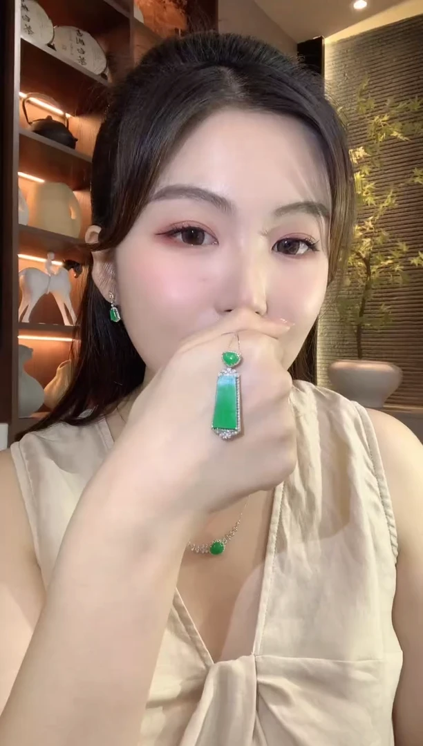 吊坠(不含链)18K金镶嵌翡翠D73翡翠