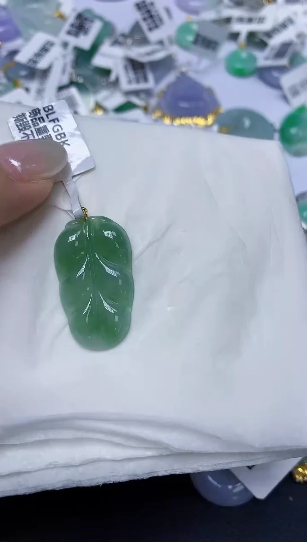 翡翠18K金镶嵌颈饰天然缅甸翡翠A货