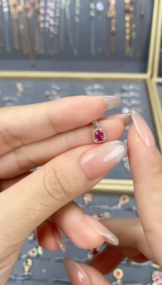 【闪购商品】红宝石颈饰18K金镶嵌吊坠