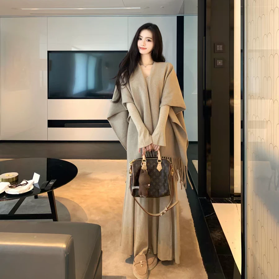 高级感纯色外搭加厚仿羊绒大披肩女士披风斗篷冬季保暖护肩颈围巾