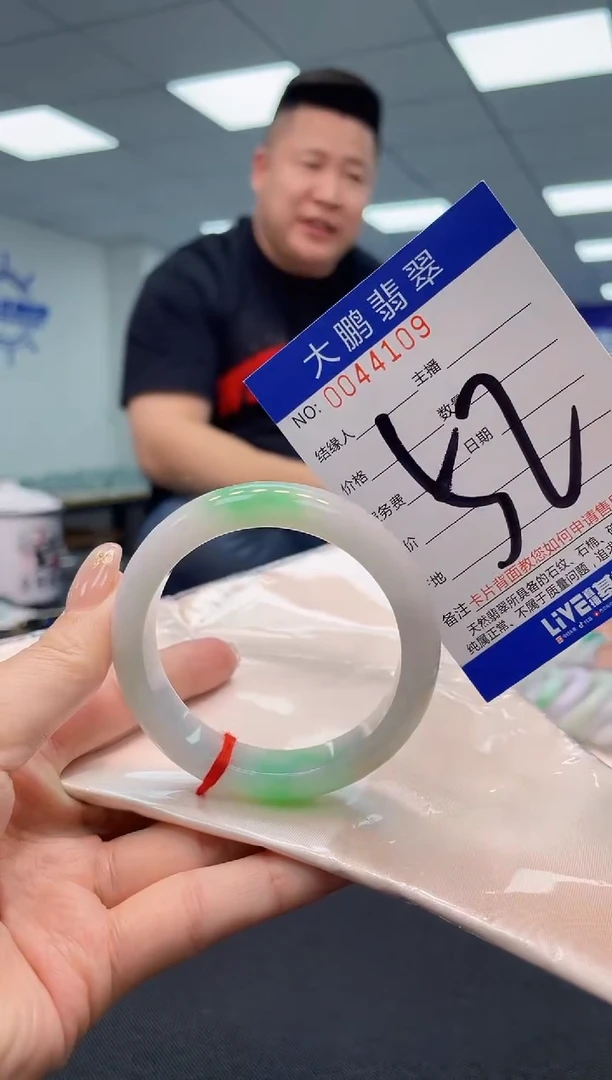 【闪购商品】翡翠手镯未镶嵌AAAAAAAAAA