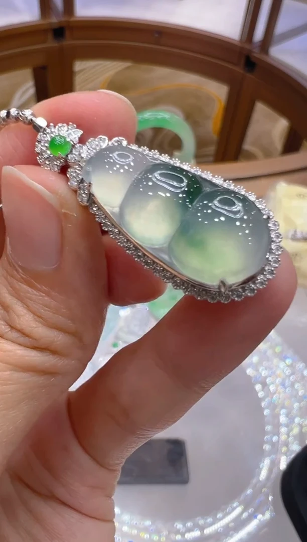 吊坠(不含链)18K金镶嵌翡翠多样性团购发一件