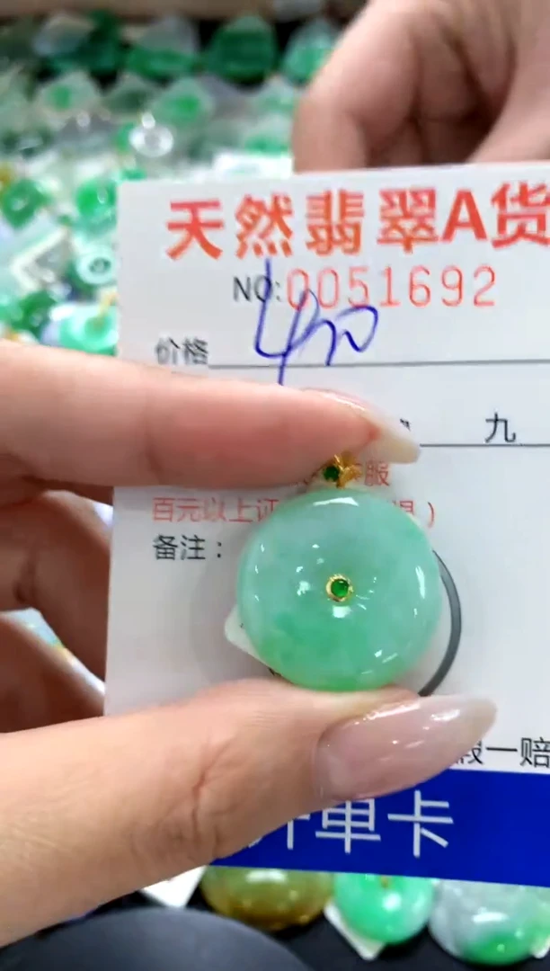 翡翠18K金镶嵌颈饰1111111111111111