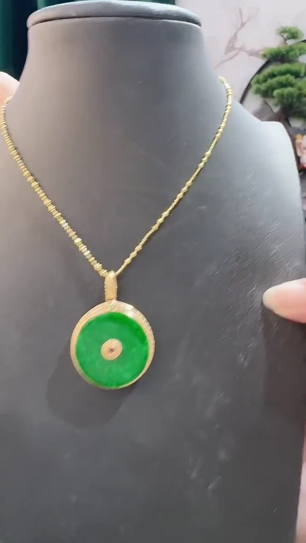 颈饰18K金镶嵌翡翠888888888888