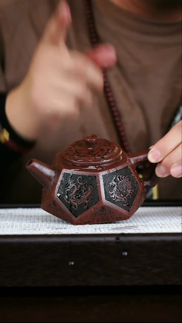 宜兴紫砂钻方壶 铁血红纱2