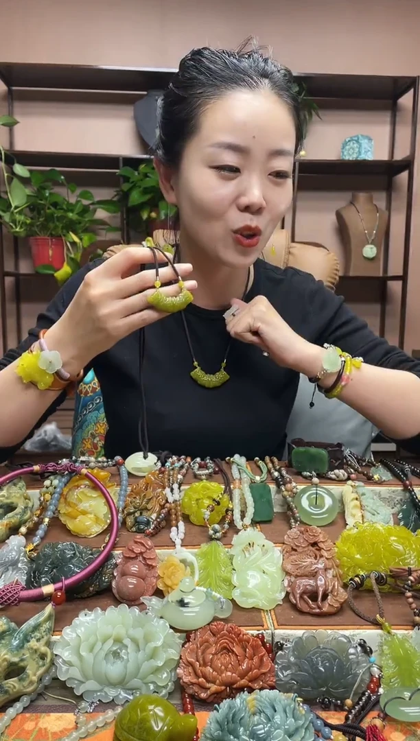 未镶嵌岫玉吊坠多样性发货发其中之一