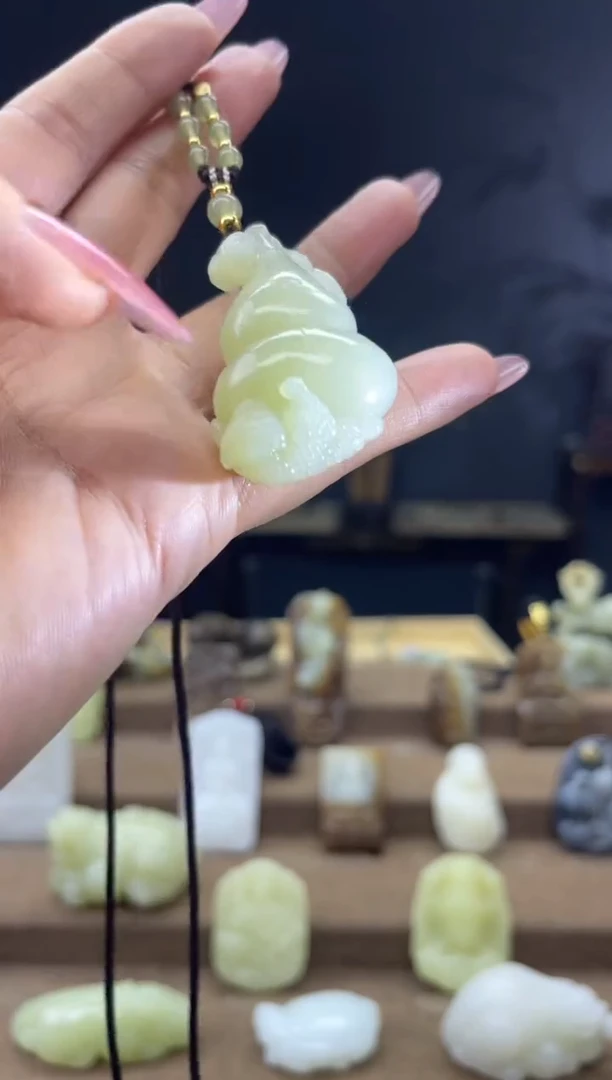 颈饰未镶嵌和田玉1