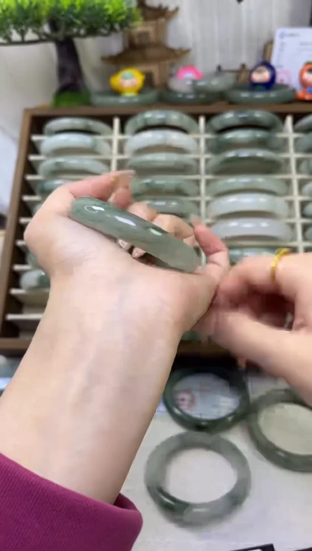 未镶嵌手镯石英质玉微瑕917