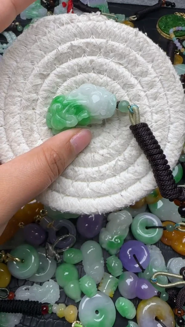 颈饰未镶嵌翡翠缅甸翡翠吊坠