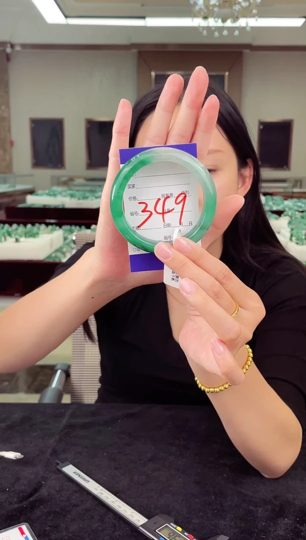 未镶嵌手镯石英质玉（非洲翠）微瑕介意勿拍