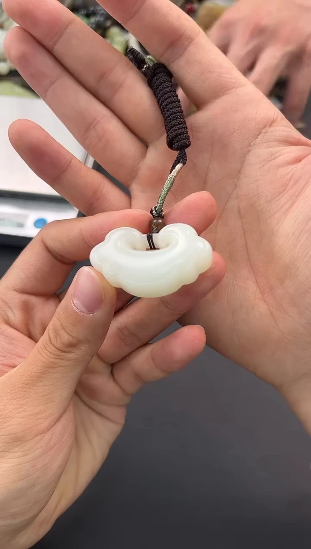 未镶嵌手串和田玉且末天泰白玉如意锁微色差