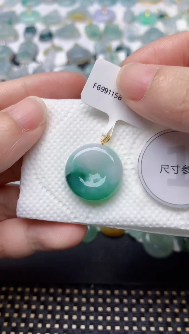 颈饰18K金镶嵌翡翠天然缅甸A货翡翠
