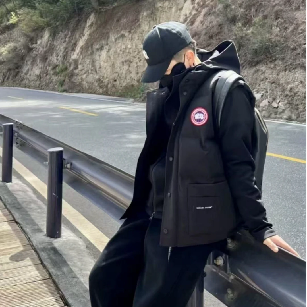 大鹅舒适休闲男女冬季保暖羽绒马甲