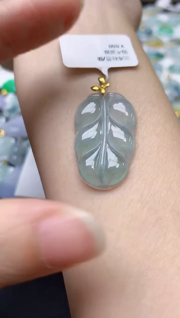 翡翠18K金镶嵌颈饰天然缅甸A货翡翠