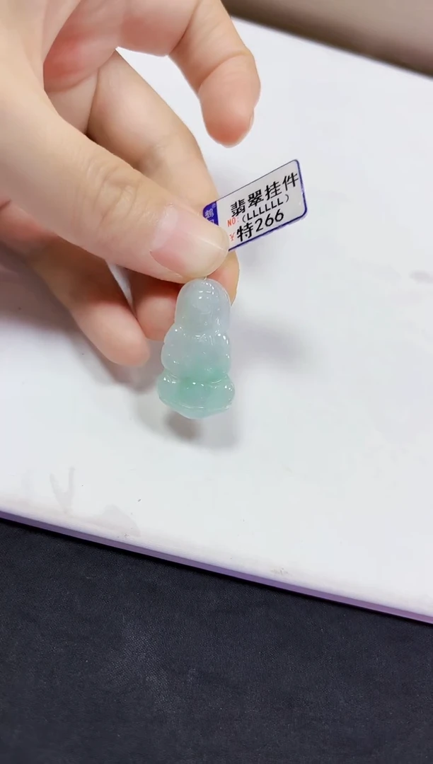 颈饰未镶嵌翡翠挂件