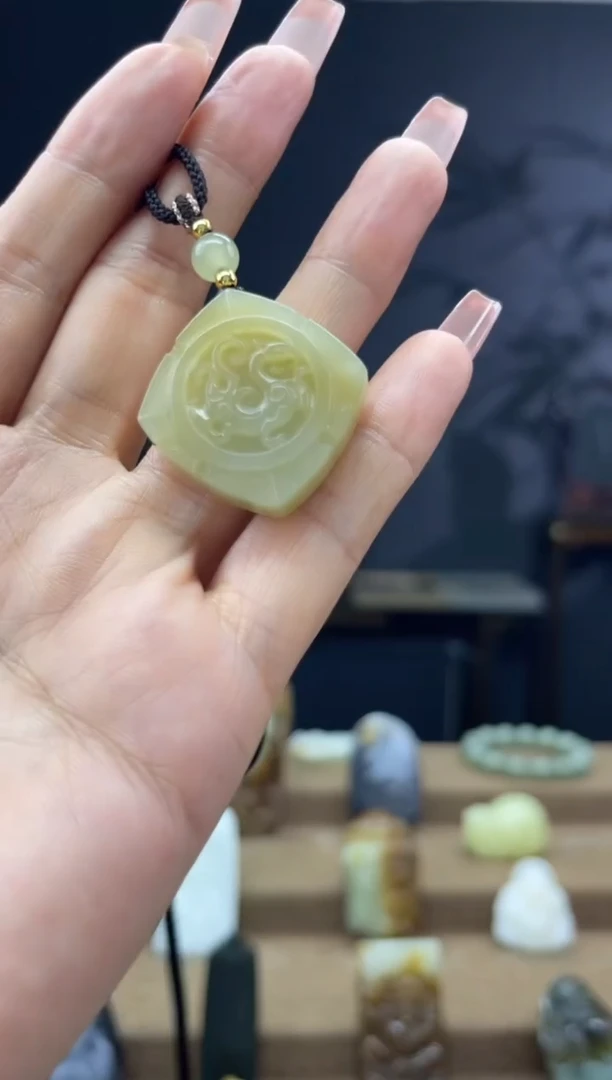 颈饰未镶嵌和田玉1