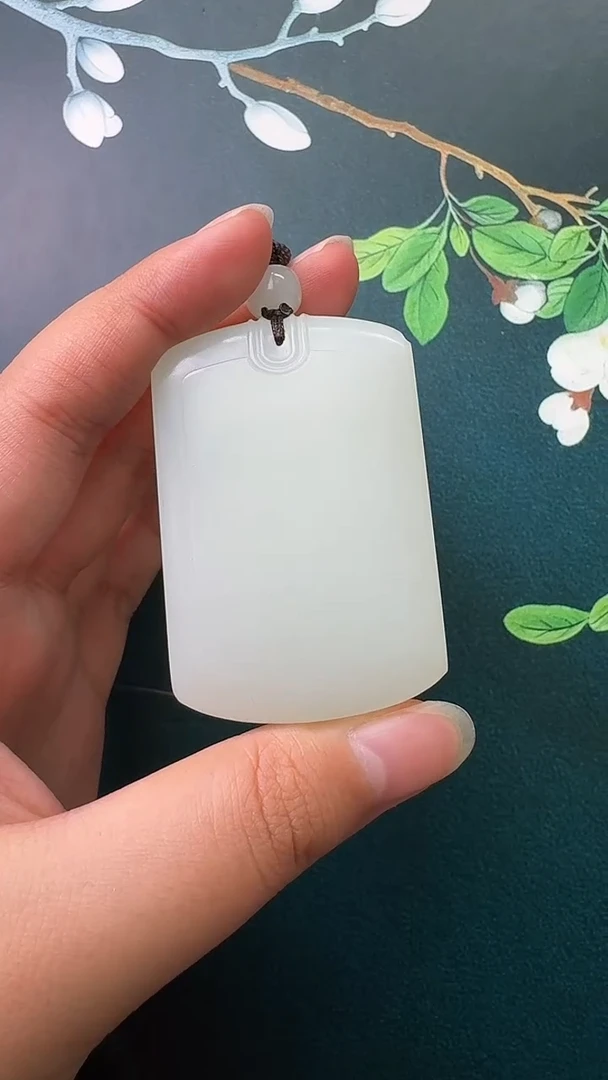 颈饰未镶嵌和田玉吊坠
