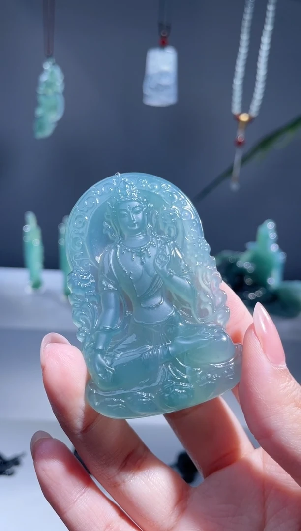 翡翠未镶嵌颈饰度母