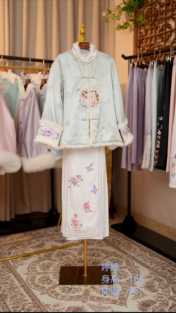 织绣真丝立领 棉服