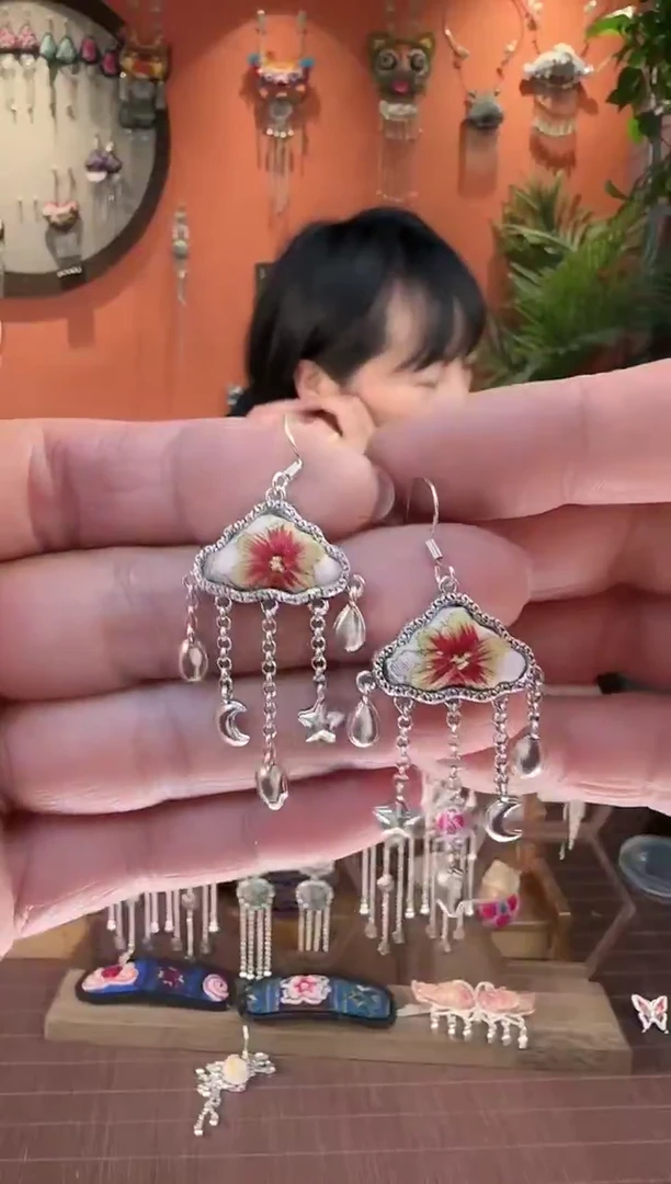 非遗手工刺绣饰品31