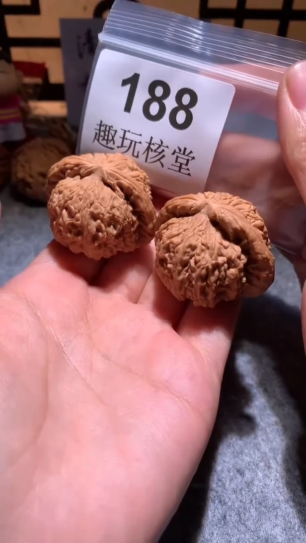 把件文玩核桃【趣玩核堂】 188号，42左右白狮子