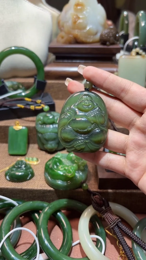 颈饰未镶嵌和田玉（碧玉）1