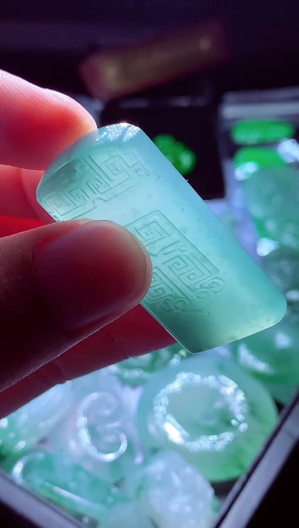 未镶嵌定制翡翠成*#翡翠毛货定制