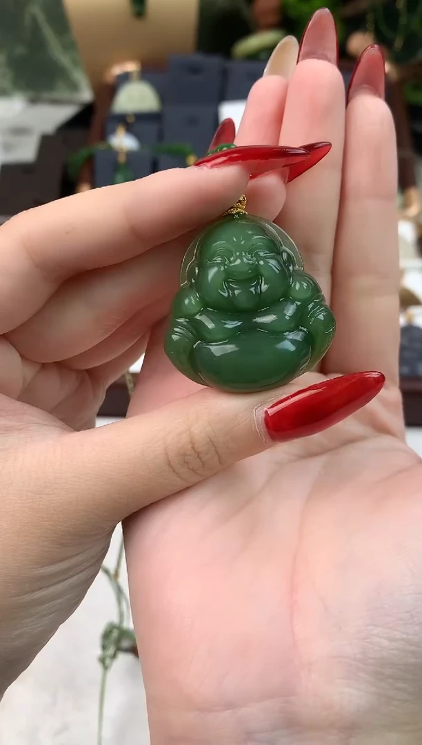 颈饰未镶嵌和田玉吊坠