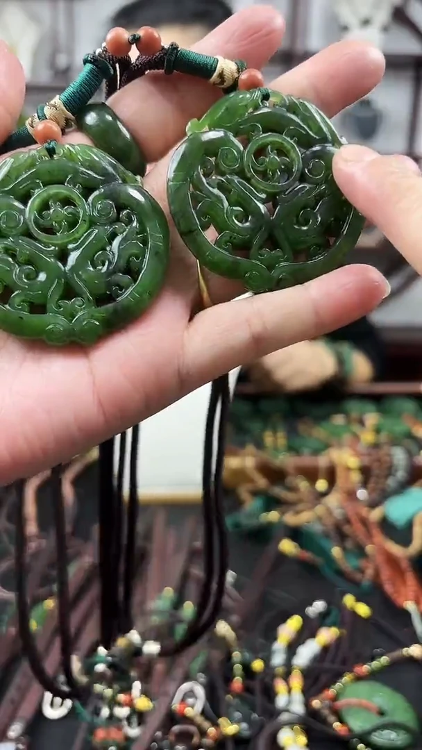 颈饰未镶嵌和田玉凤凰 多样化随机发一