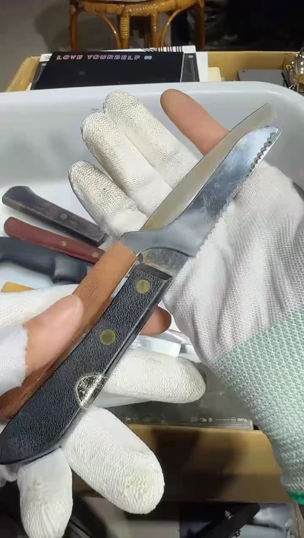 8新?****?   817中古商品，瑕疵品，不保好坏。