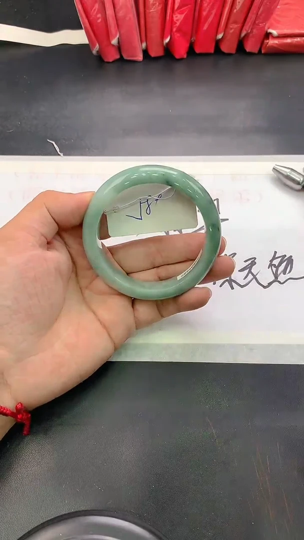 翡翠手镯未镶嵌210