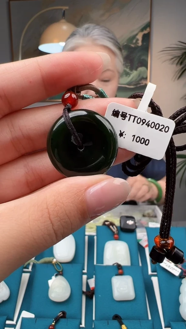 颈饰未镶嵌和田玉吊坠TT