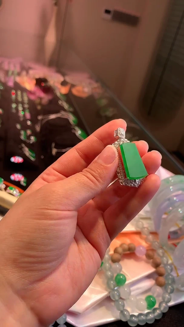 吊坠(不含链)18K金镶嵌翡翠吊坠