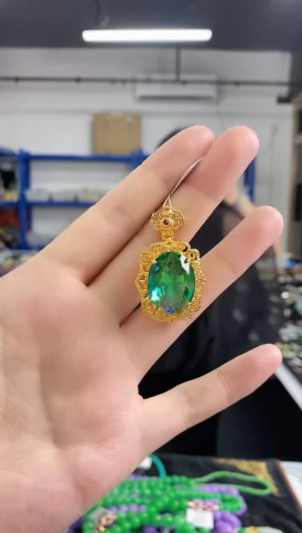 未镶嵌颈饰祖母绿多样性发其一颜色微差