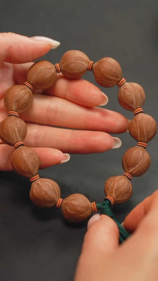 橄榄核手串1.7水晶核蜜桃臀