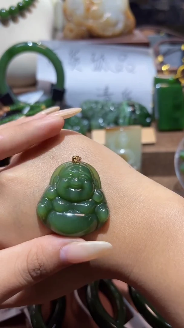 颈饰18K金镶嵌和田玉（碧玉）1