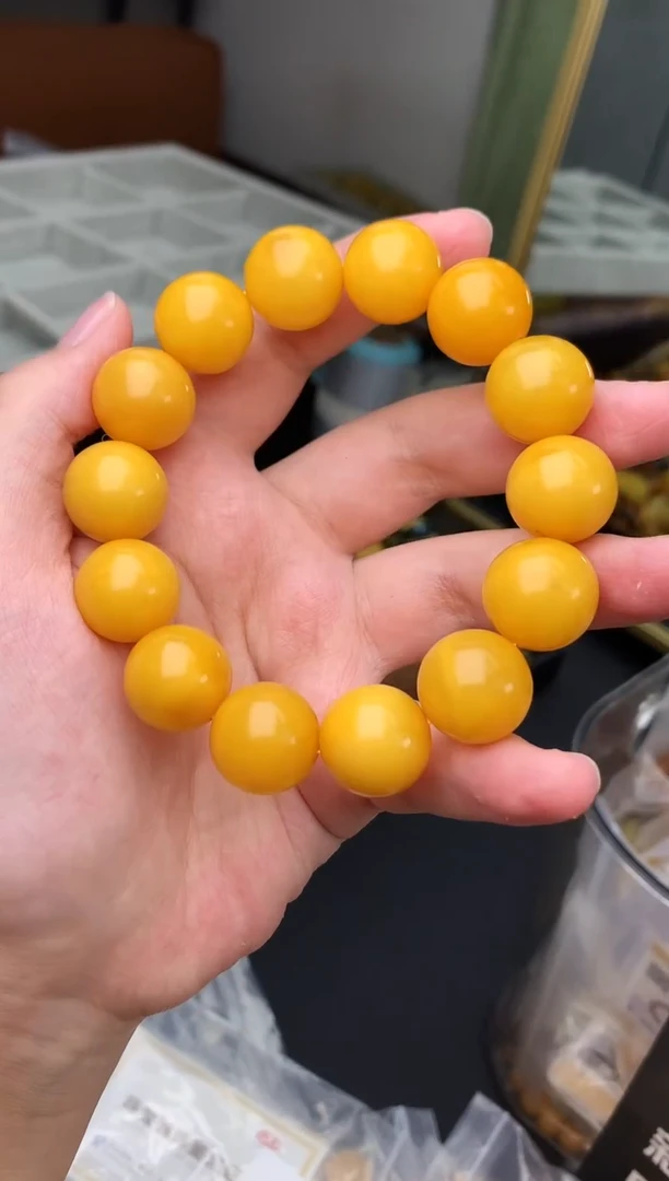 蜜蜡未镶嵌珠宝奇石52