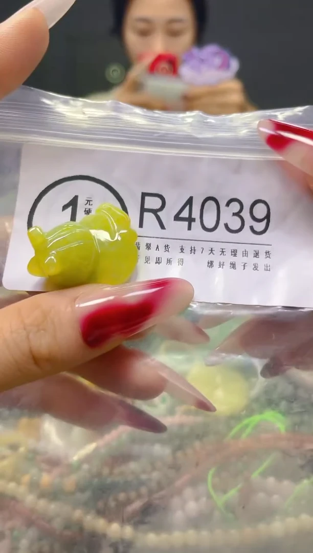 颈饰未镶嵌翡翠/R/翡翠A货，一件也是批发价