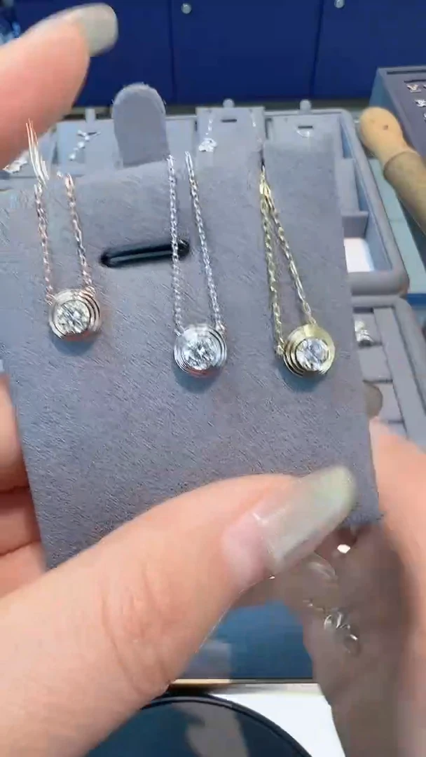 【闪购商品】钻石项链18K金镶嵌多样性发一