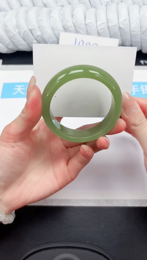 【闪购商品】石英质玉手镯未镶嵌22-57