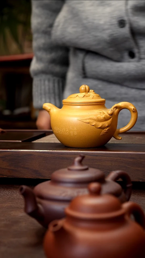 茶壶紫砂老宕口黄金段泥泥绘莲子