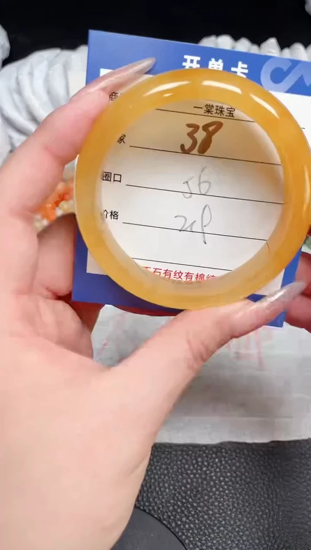 【闪购商品】石英质玉手镯未镶嵌38