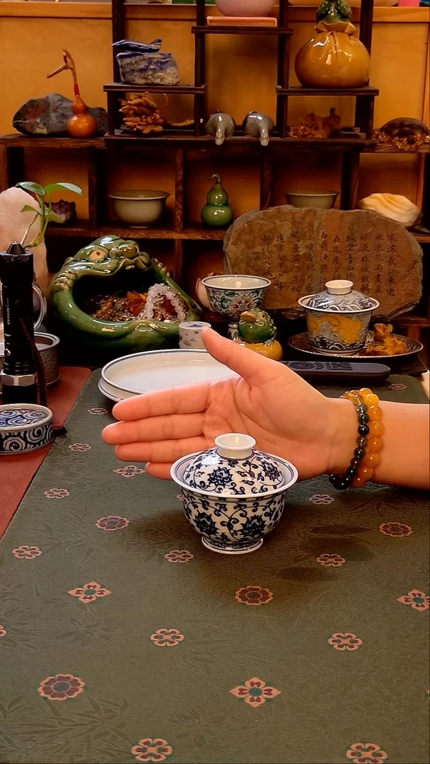 【手工手绘缠枝莲盖碗（100cc）】