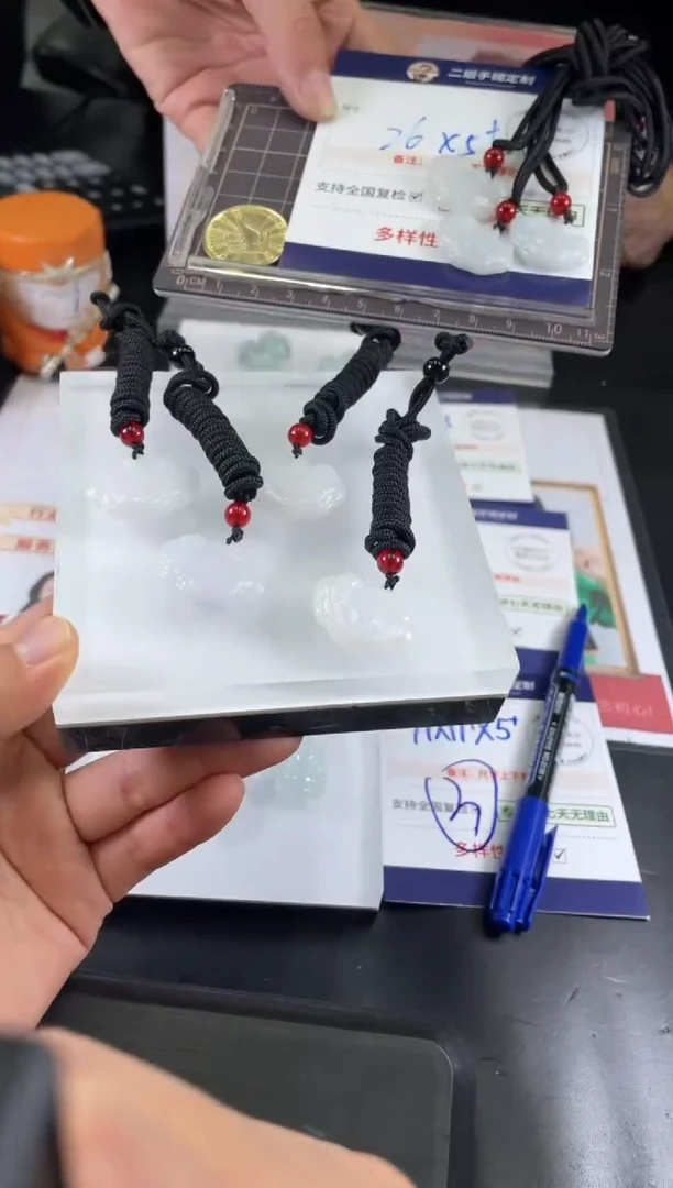 【闪购商品】翡翠挂件未镶嵌如意锁FL65多样性发其一CP配绳