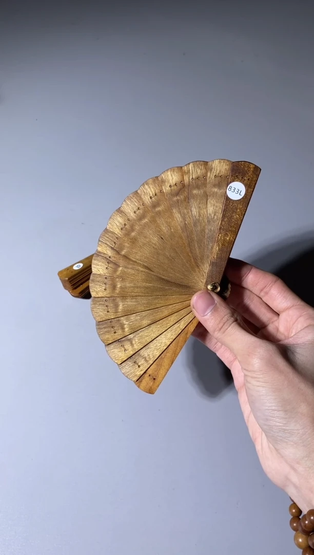 【闪购商品】金丝楠木雕833号10cm金丝楠木小叶桢楠掌中扇