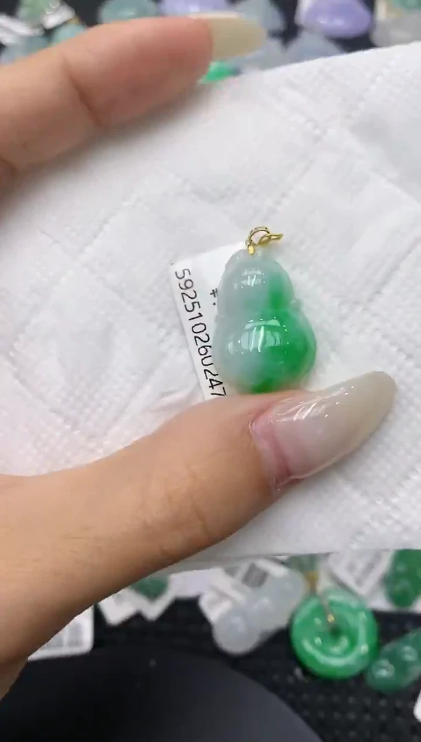 颈饰18K金镶嵌翡翠11111111111