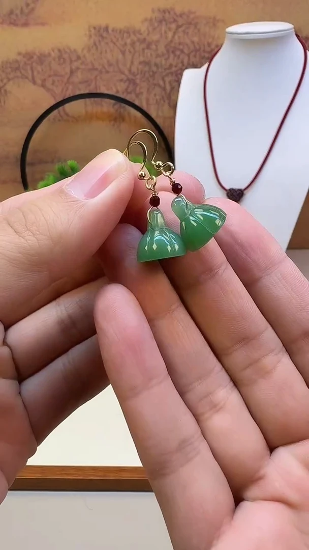 14K金镶嵌和田玉耳饰E59