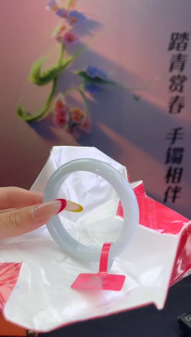 翡翠手镯未镶嵌翡翠手镯
